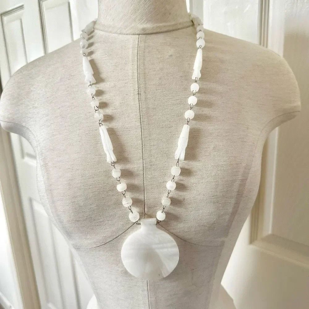 White onyx beaded necklace